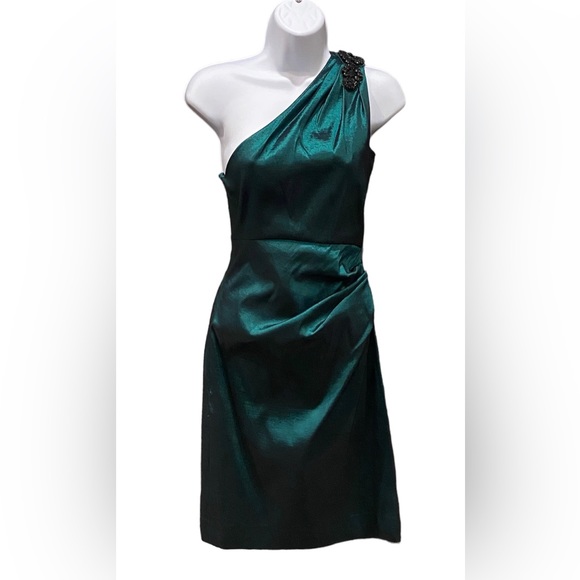 Badgley Mischka Dresses & Skirts - Badgley Mischka Cocktail Dress Sz 6 Green Shimmer Black Bead Accent One Shoulder